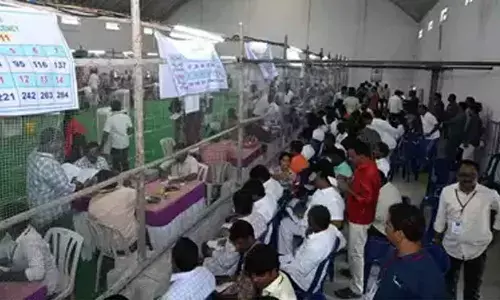 Counting officials go on tea break during 5th round