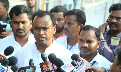 BJP candidate Komatireddy Rajagopal Reddy addressing the media at a counting centre in Nalgonda