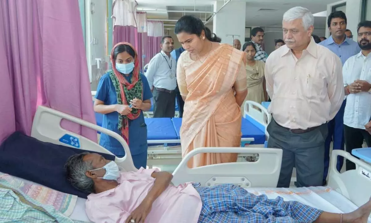 Medical and Health Minister Vidadala Rajini interacting with patients at AIIMS in Mangalagiri on Monday