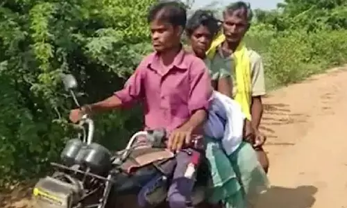 Govt hosp denies ambulance, man carries dead body on bike in Khammam