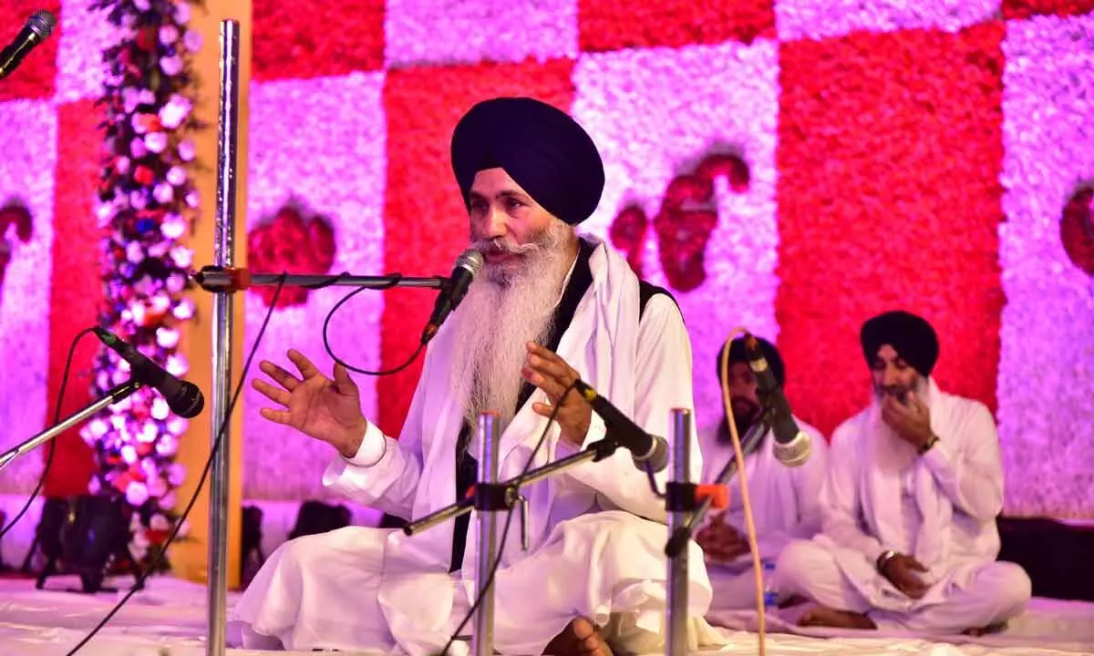 Sikhs celebrate ‘Prakash Utsav’ with fervour, devotion in city
