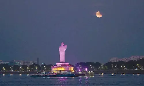 Glimpses of lunar eclipse wow onlookers