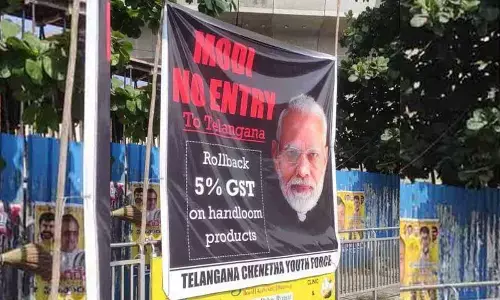 Flexies against Modi erupts in Hyderabad, demands to rollback GST on handloom