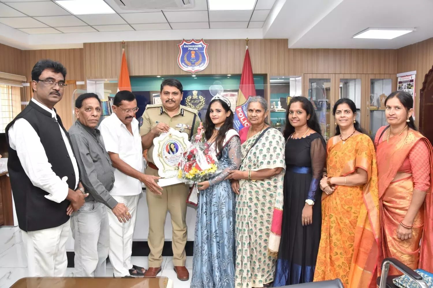 Miss Deaf International 1st Runner-up Ms. Saritha Musuku has met with Shri Mahesh Murali Bhagwat ,IPS