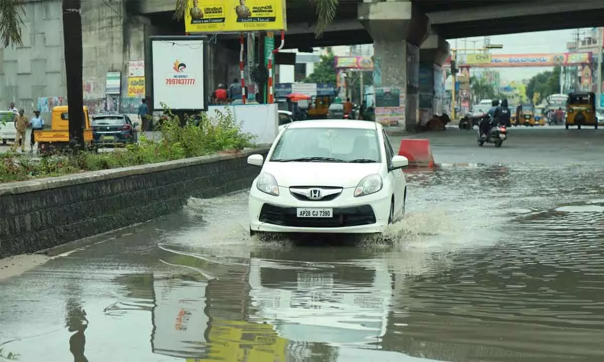 Heavy rains lash pilgrim city