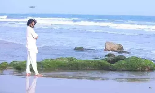 Pawan Kalyan unwinds at Vizag beach