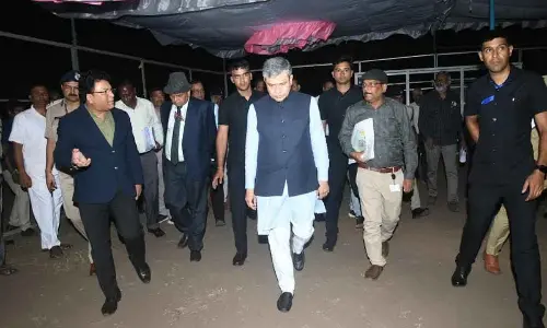 Railway Minister inspects Wireless Colony