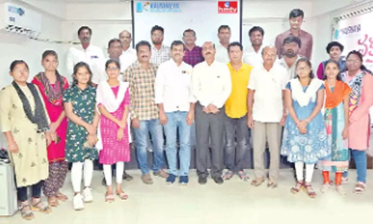 Head faculty D Bal Reddy with the participants of the ‘Vaktha’ programme on Sunday