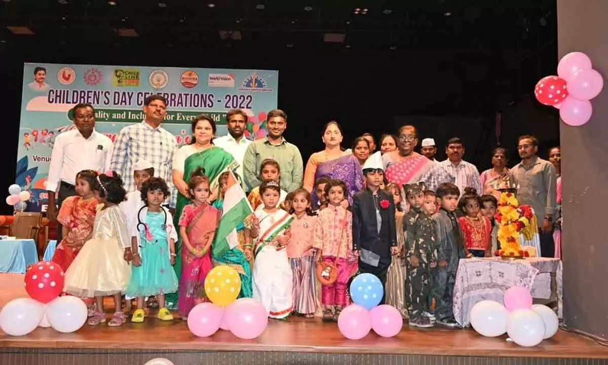 District Collector Dr K Madhavi Latha, Municipal Commissioner K Dinesh Kumar, DEO S Abraham and others with the children who participated in fancy dress event at Anam Kalakendram in Rajamahendravaram on Monday