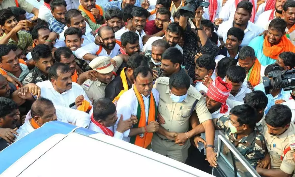 Amid stiff resistance from BJP workers, police arresting former MLA Rajagopal Reddy during the protest in Munugodu on Monday