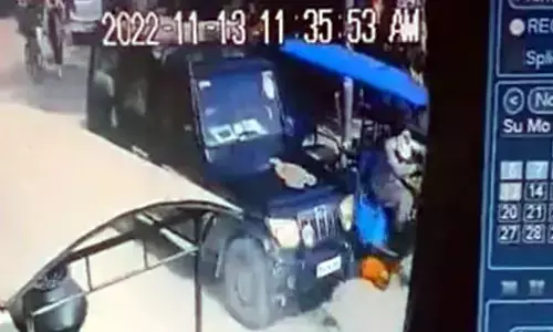 SUV Hitting Toddlers Crossing Road In Baghpat