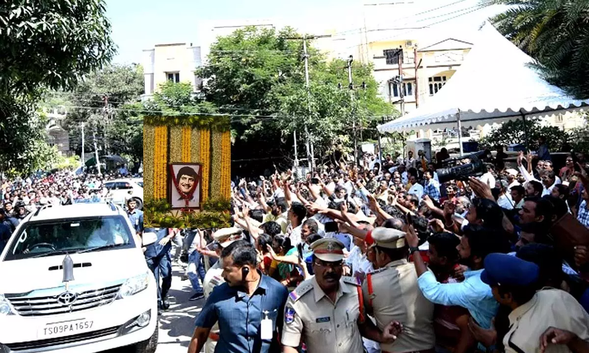 Fans pay last respects to Superstar Krishna