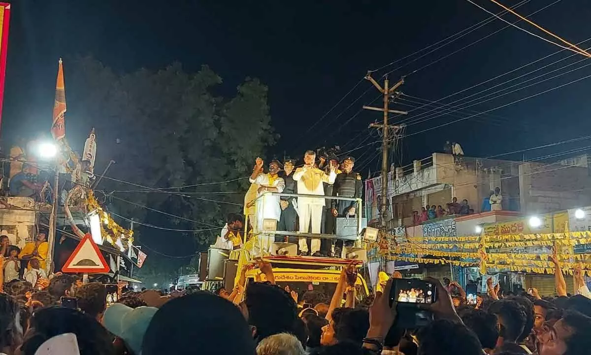TDP national president N Chandrababu Naidu taking part in a road show at Pathikonda in Kurnool district on Wednesday night