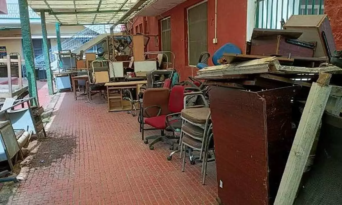 Auctioned old, broken items from Lalbagh fetch Rs 15 lakh