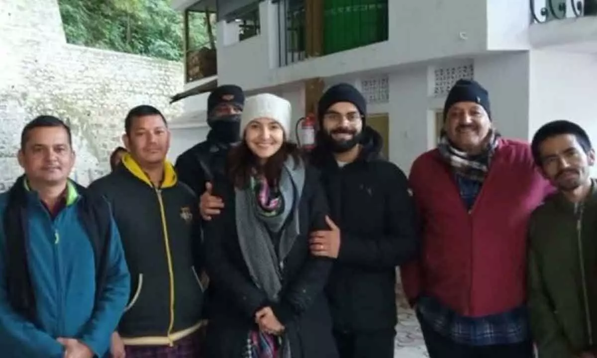 Virat Kohli And Anushka Sharma Visit A Temple In Nainital...