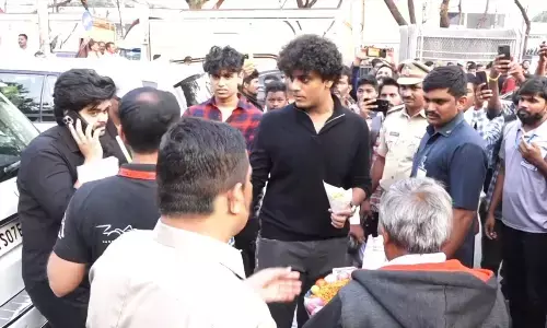 KTR’s son Himanshu seen enjoying street food