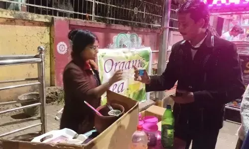 Dhenkanal girl sells tea to make her IAS dream a reality