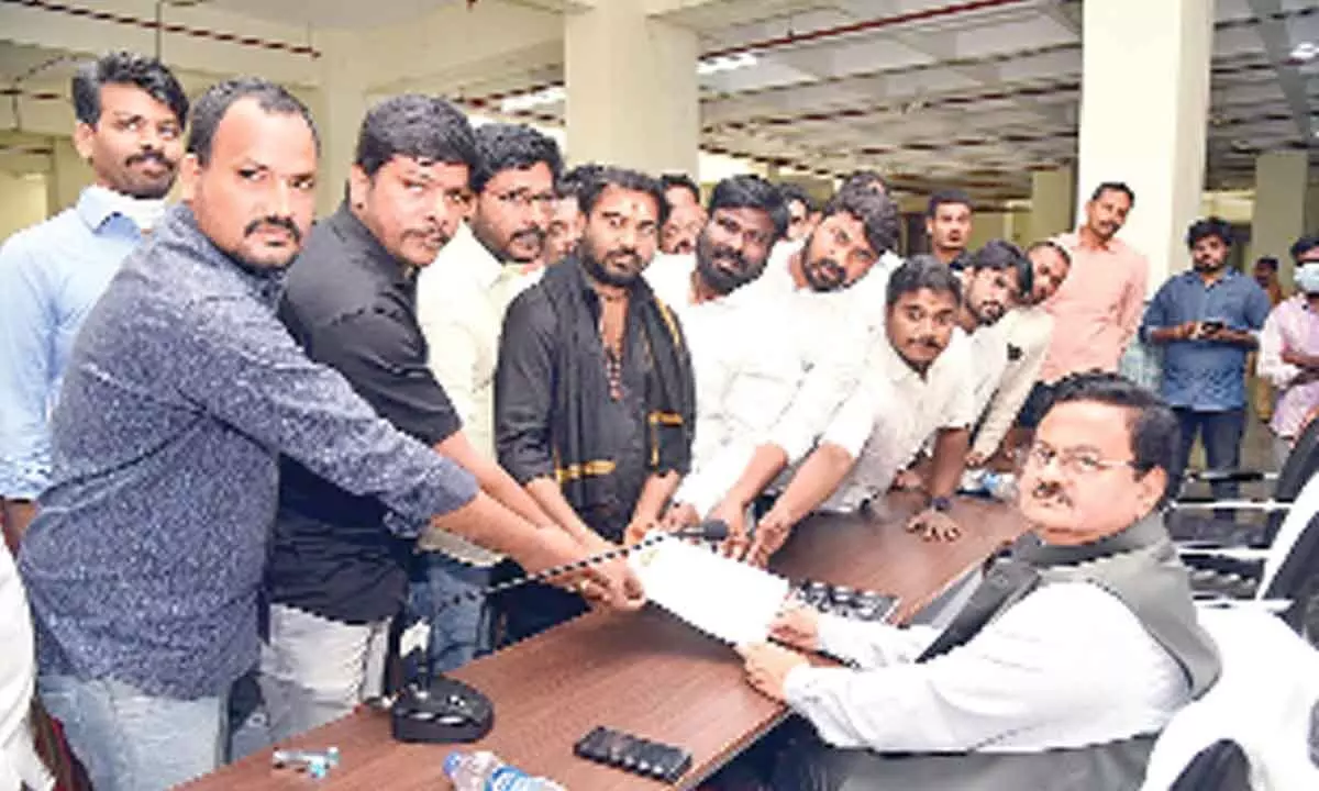 Telugu Yuvatha leaders A Ravi Naidu, Krishna Yadav and others submitting a representation to District Collector K Venkataramana Reddy in Tirupati on Monday