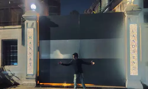 SRKs Mumbai bungalow Mannat gets a diamond-studded nameplate