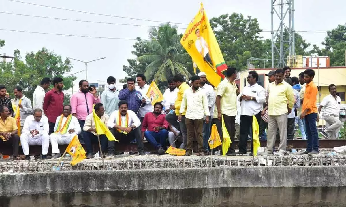 TDP leaders Konakalla Narayana Rao and Bode Prasad along with other leaders and cadre staging a protest on Yanamalakuduru bridge near Vijayawada on Tuesday