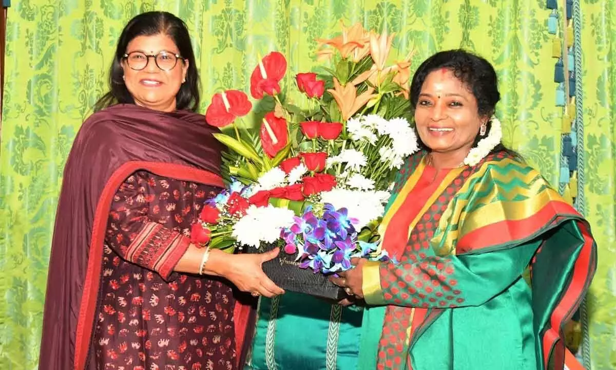 Suchitra Ella calls on Governor Tamilisai