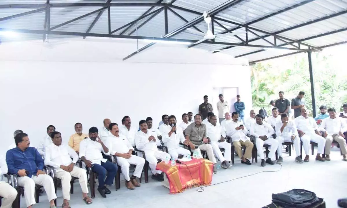 TRS MLAS, MPS, Ministers and party leaders meeting in Mahbubnagar on Wednesday