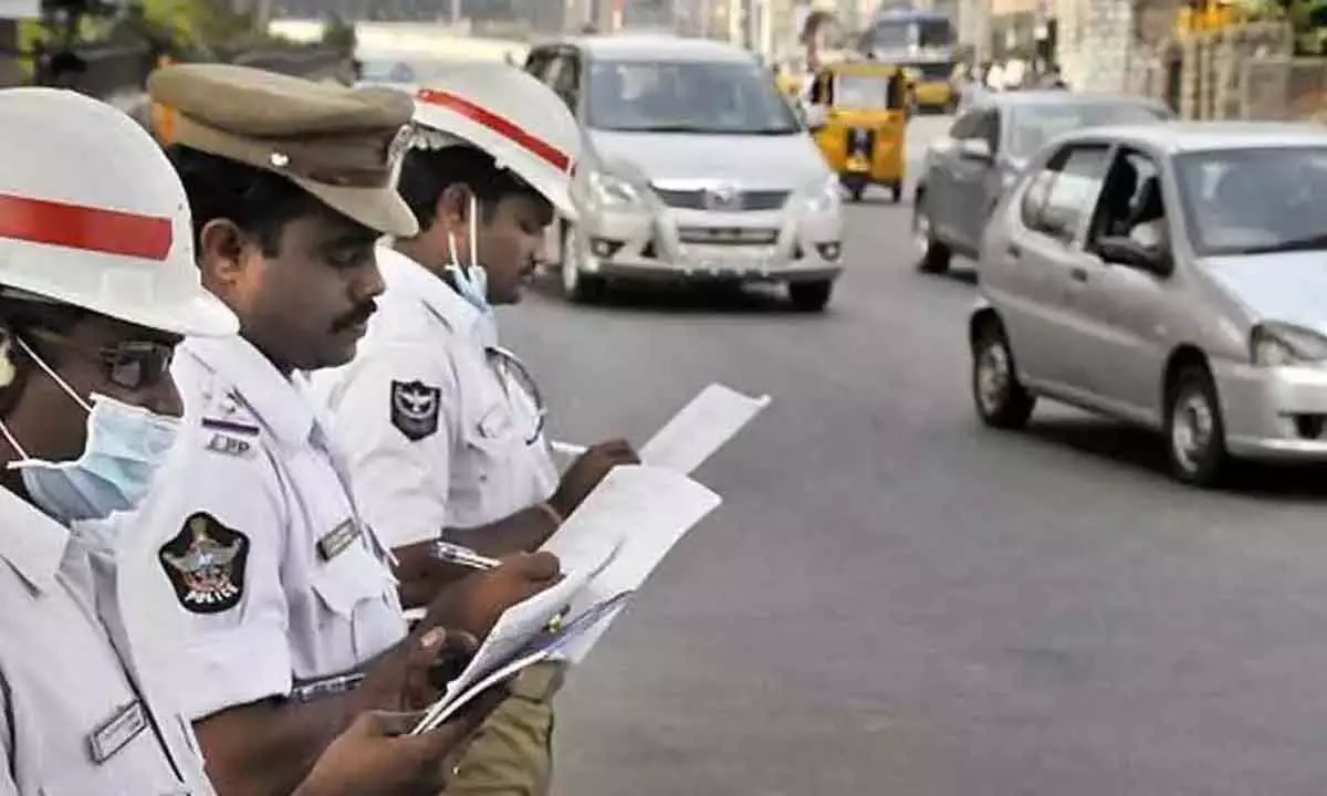 Hyderabad: Cops clarify on challan amounts; warn of legal action against rumour-mongers