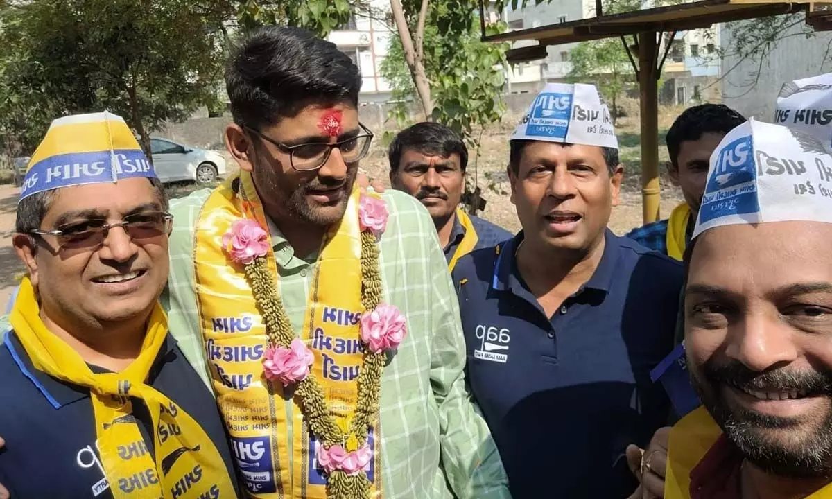 Retired Babu campaigns for AAP in Gujarat