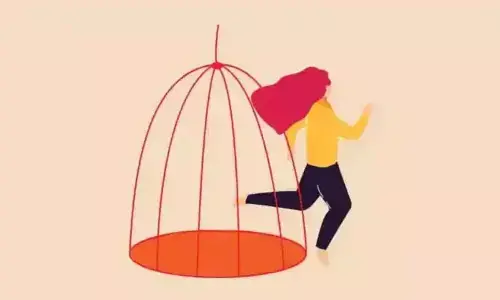 Women must try to escape from abusive relationship.