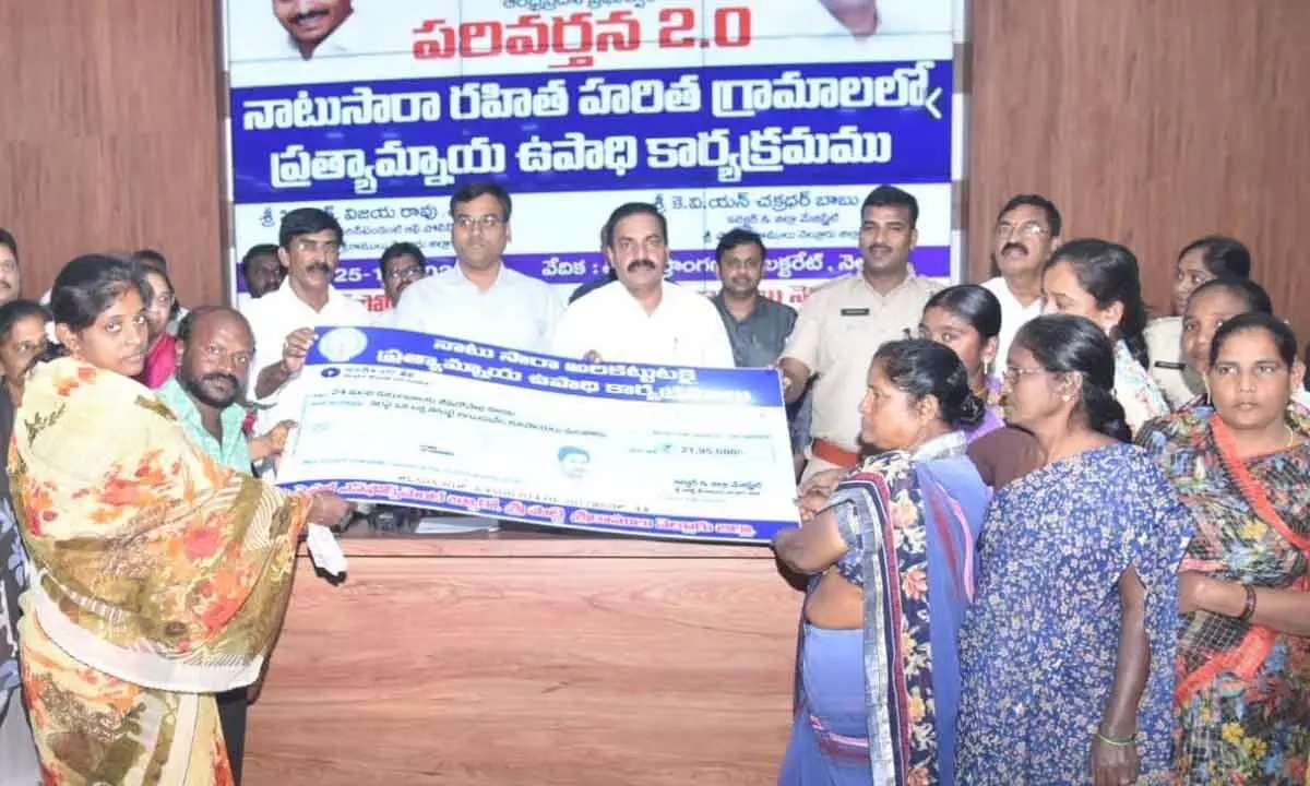 Agriculture Minister Kakani Govardhan Reddy handing over financial support to Kapparallatippa villagers in Nellore on Friday