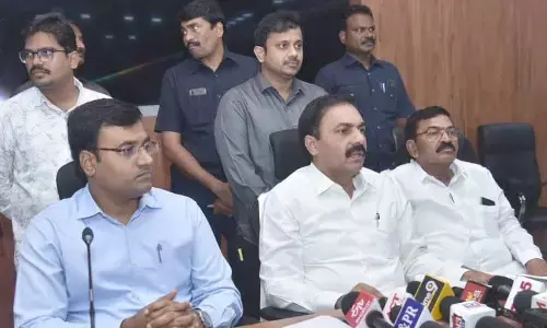 Agriculture Minister Kakani Govardhan Reddy addressing the officials at a review meeting in Nellore on Friday