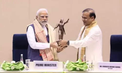 Prime Minister Narendra Modi being presented a memento by Assam CM Himanta Biswa Sarma during the closing ceremony of the year-long celebrations of the 400th birth anniversary of Lachit Barphukan, at Vigyan Bhawan in New Delhi on Friday