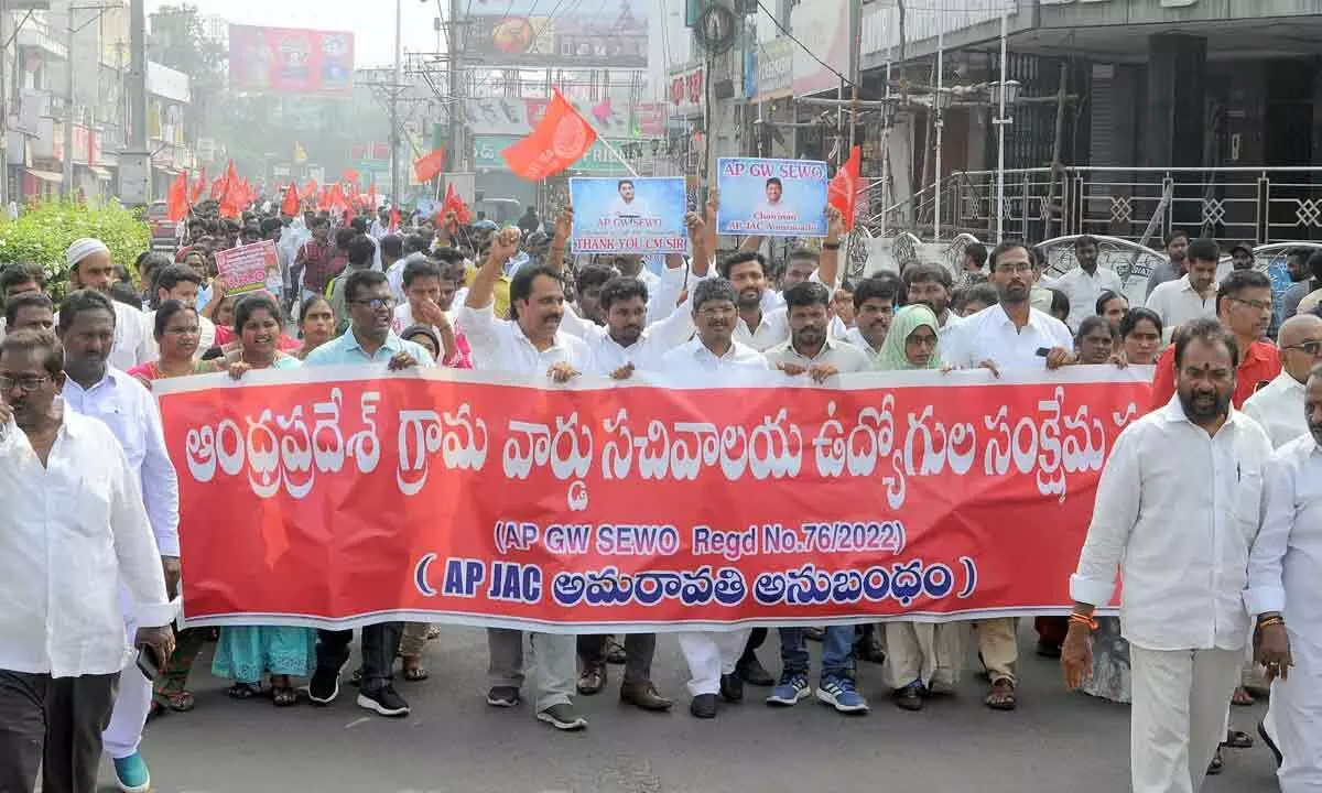 Grama/Ward Sachivalaya, employees and AP JAC Amaravati chairman Bopparaju Venkateswarlu taking out a rally from Lenin Centre in Vijayawada on Sunday 	Photo: Ch Venkata Mastan