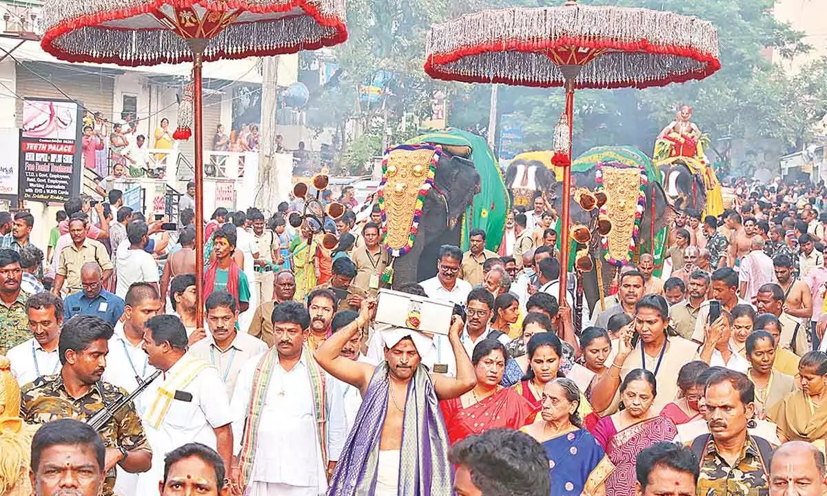 Sare brought from Tirumala  is being taken to Tiruchanur on the concluding day of Karthika Brahmotsavams at Tiruchnur  on Monday