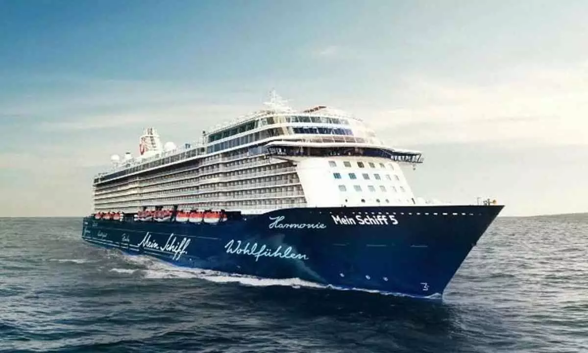 Luxury cruise ship arrives in Colombo with 2,000 tourists