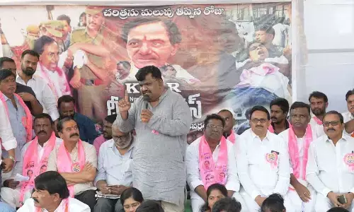 BJP conspiring to halt development in TS: Singer Deshapathi Srinivas