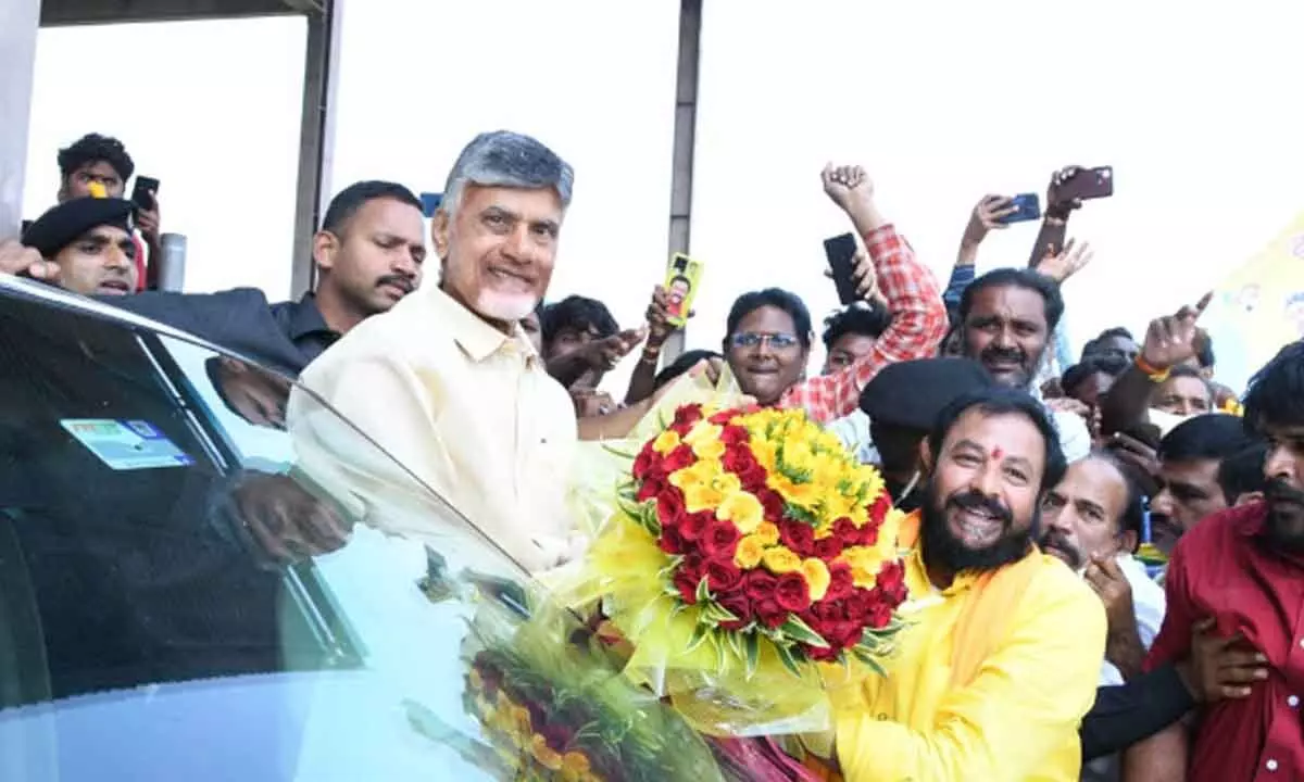 Chandrababu visits Vijayarai in Eluru, says the YSRCP govt has failed in all aspects