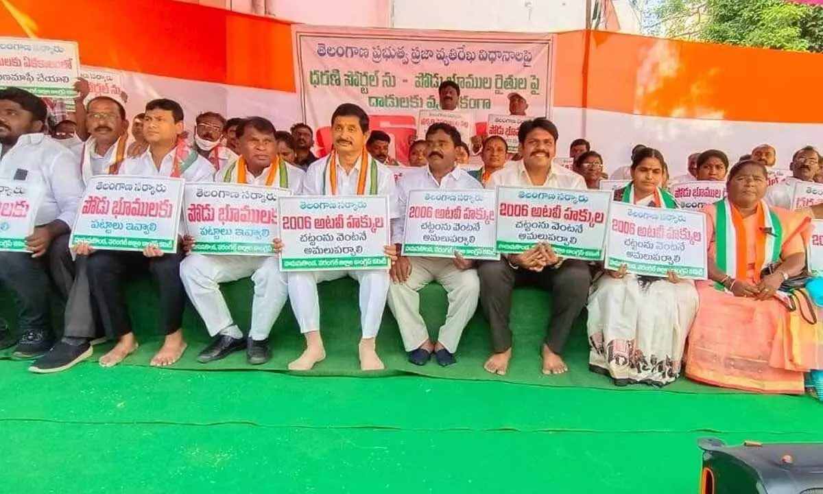 Congress leaders staging a protest in Hanumakonda on Wednesday