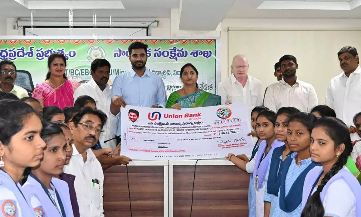 District Collector Dr K Madhavi Latha, MP Margani Bharat Ram and others handing over Jagananna Vidya Deevena cheque to the beneficiaries in Rajamahendravaram on Wednesday