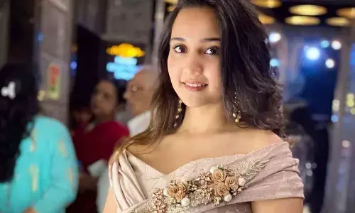 Ashi Singh surprises school kids with her gifts