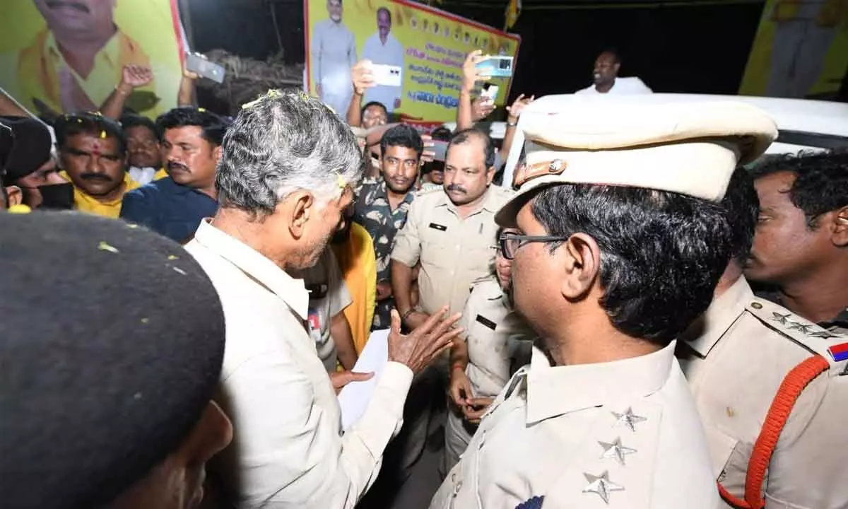 TDP chief N Chandrababu Naidu arguing with police personnel at Polavaram in Eluru district on Thursday