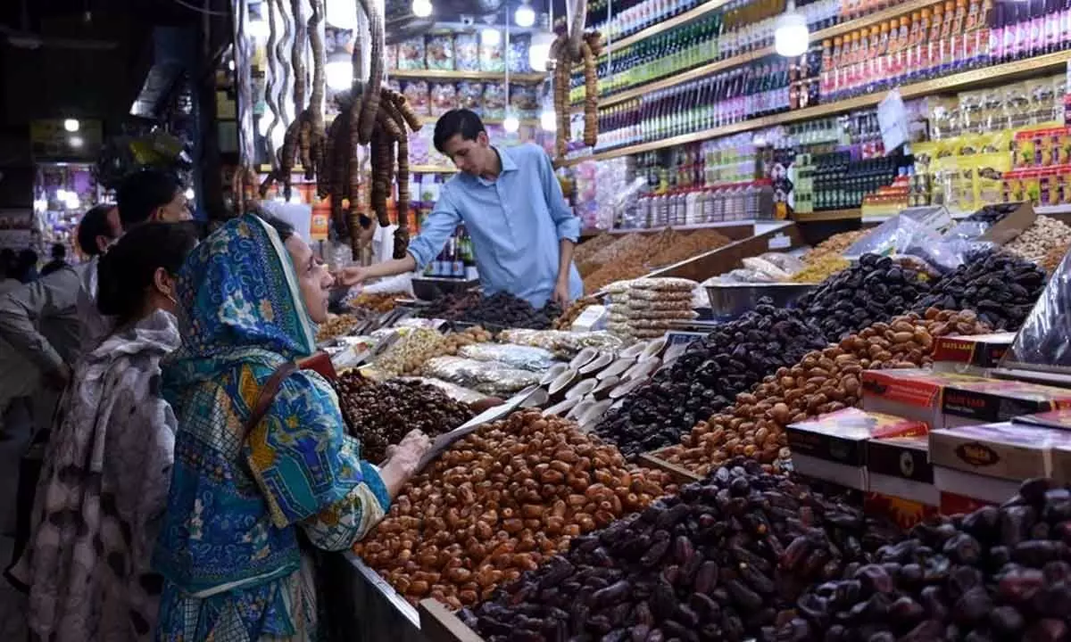 Pakistans inflation climbs to 23.8% in Nov