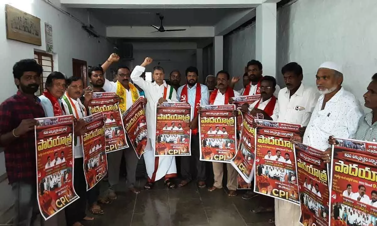 Senior Congress leader N Tulasi Reddy and leaders of CPI unveiling a poster on CPI’s Padayatra at Vempalle in YSR district on Friday
