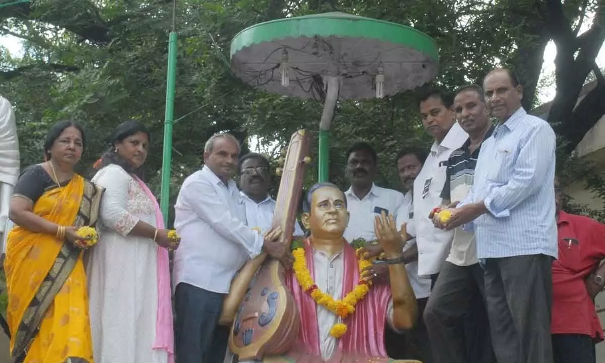Members of All India Ghantasala Chaitanya Vedika and other organisations paying tributes to the statue of singer Ghantasala Venkateswara Rao in Ongole on Friday