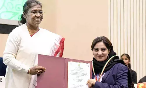 President Droupadi Murmu confers  the National Award for Individual Excellence 2022 - ‘Shrestha Divyangjan’ - Locomotor Disability to Inshah Bashir, in New Delhi on Saturday
