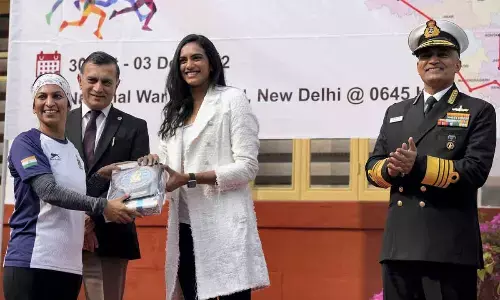 Badminton player P V Sindhu felicitates a navy officer who participated in the 1500-km running expedition conducted as part of Azadi Ka Amrit Mahotsav and Navy Day celebrations as Chief of the Naval Staff Admiral R Hari Kumar and Indian Oil Corp Ltd Chairman Shrikant Madhav Vaidya look on, during the flag-in ceremony of the running expedition in New Delhi on Saturday