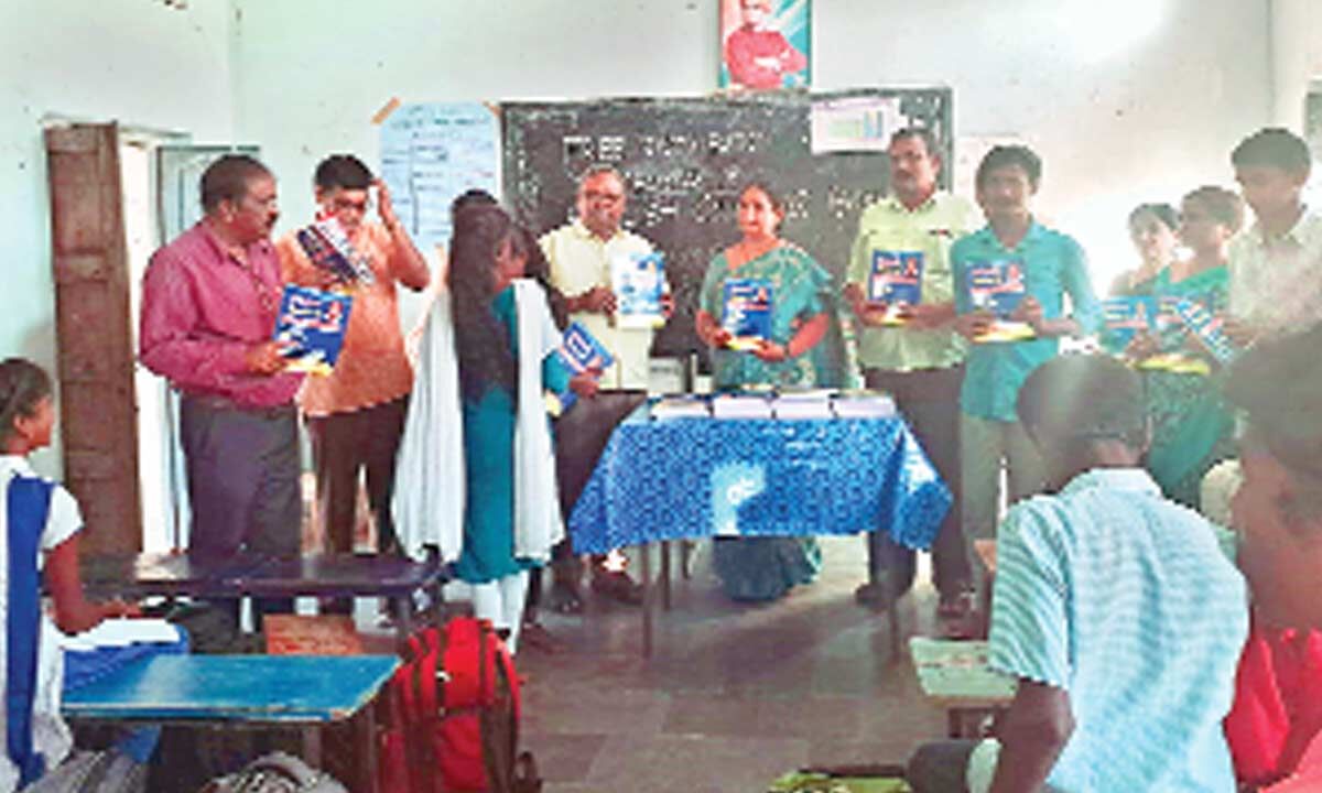 mahabubnagar-free-english-grammar-books-distributed