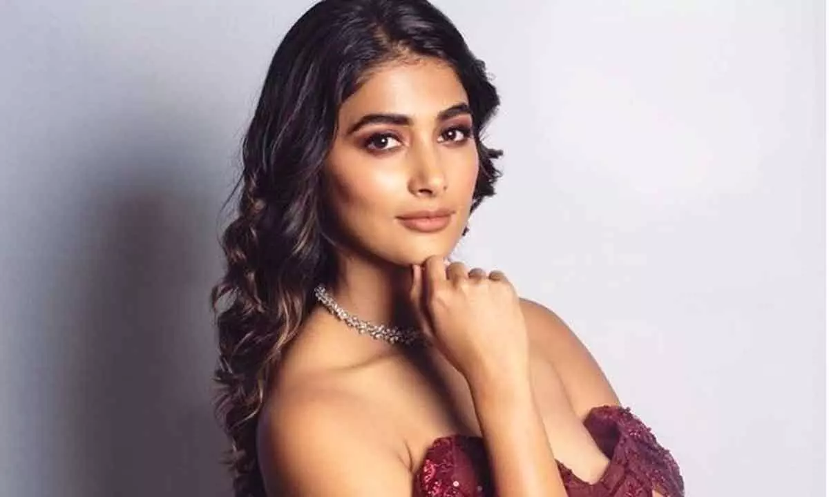 Pooja Hegde remembers Cirkus cast making her tum with laughter