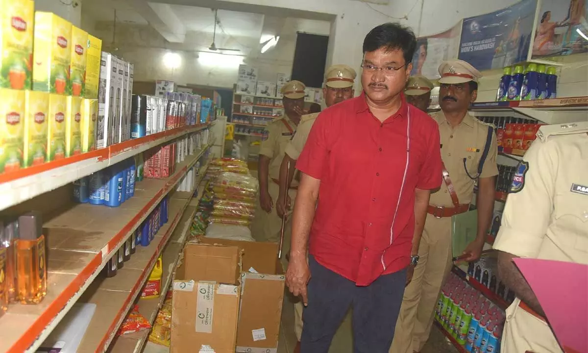 Commissioner of Police AV Ranganath inspecting a consumer store  on the premises of Commissionerate in Hanumakonda on Sunday