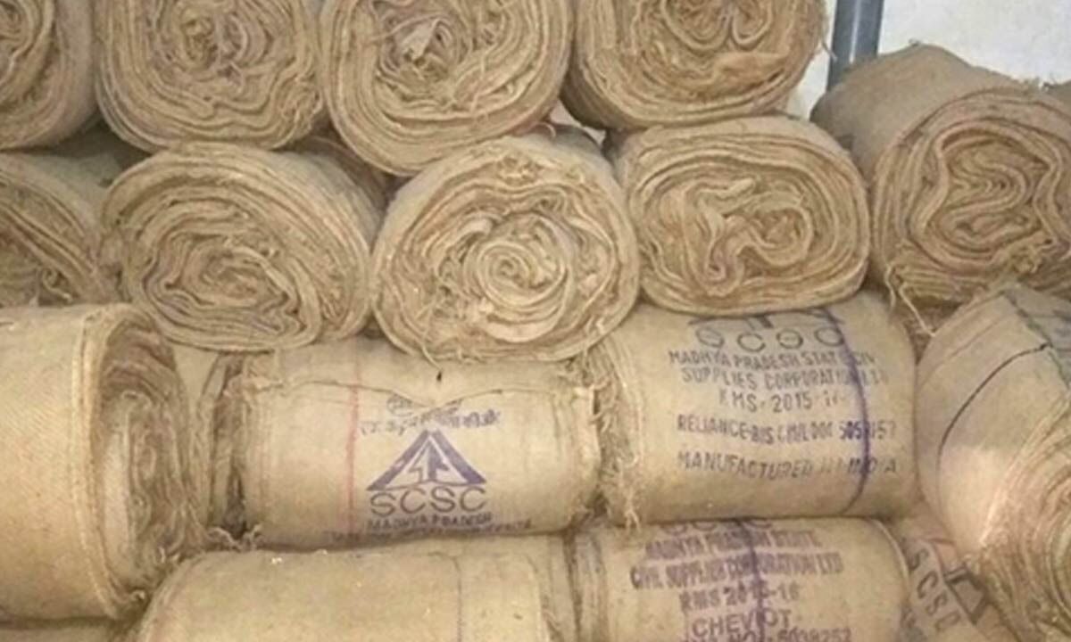 Rajamahendravaram Gunny bag shortage hampers grain movement